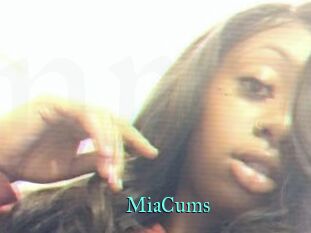MiaCums