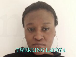 TWEKKING_LATOYA